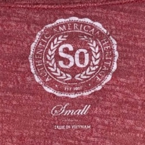 SO 📌 size small long sleeve, split neck, curved hem, maroon color shirt - Picture 3 of 3